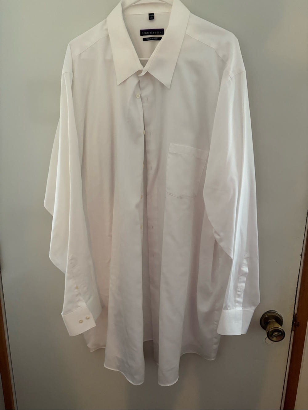 Izod Men's White Long-Sleeve Dress Shirt